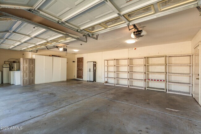 Building Photo - 5109 E Kathleen Rd