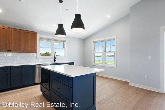 Building Photo - 2 br, 2 bath House - 4607 Ocean St #201