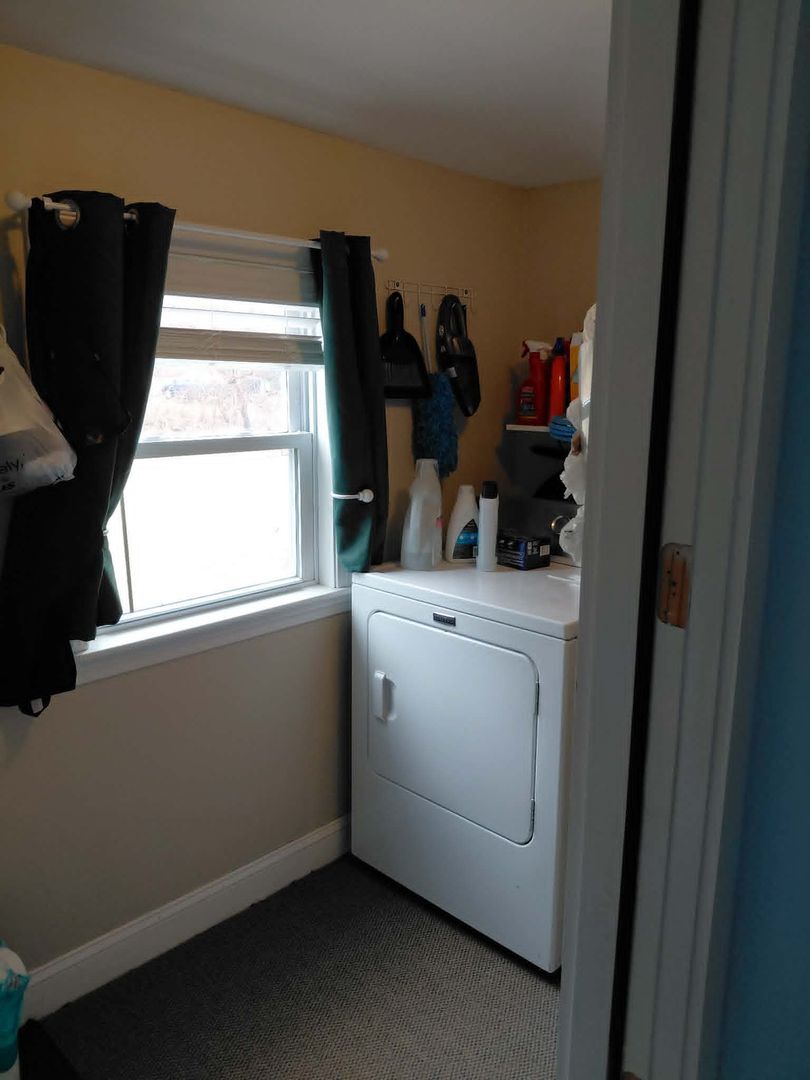 Building Photo - 82 Main St