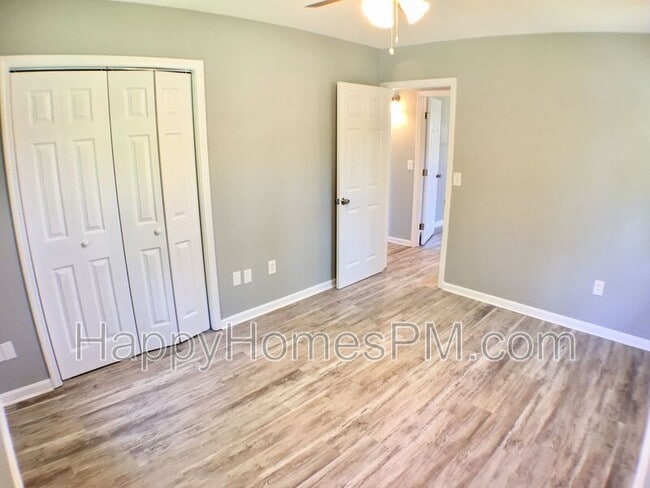 Building Photo - 1559 Brookbank Ave