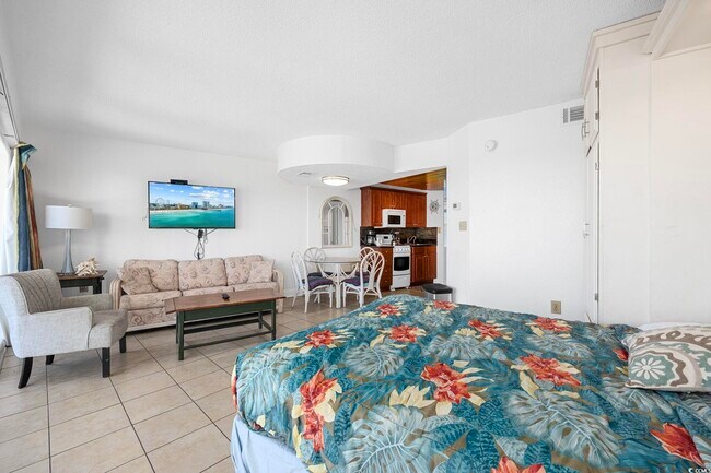 Building Photo - 202 70th Ave N