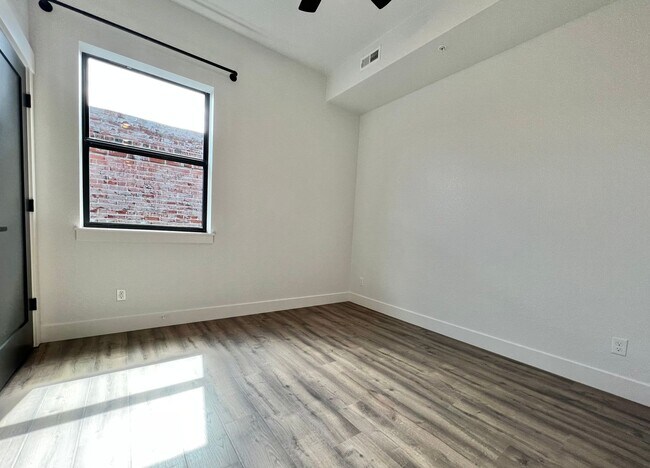 Building Photo - Newer Build in Downtown Loveland Apartments!