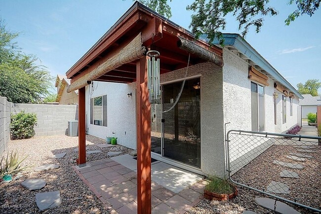Building Photo - CLEAN AND READY TO RENT
