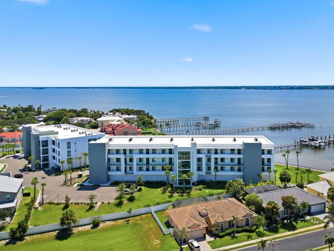 Building Photo - 225 Strand Dr