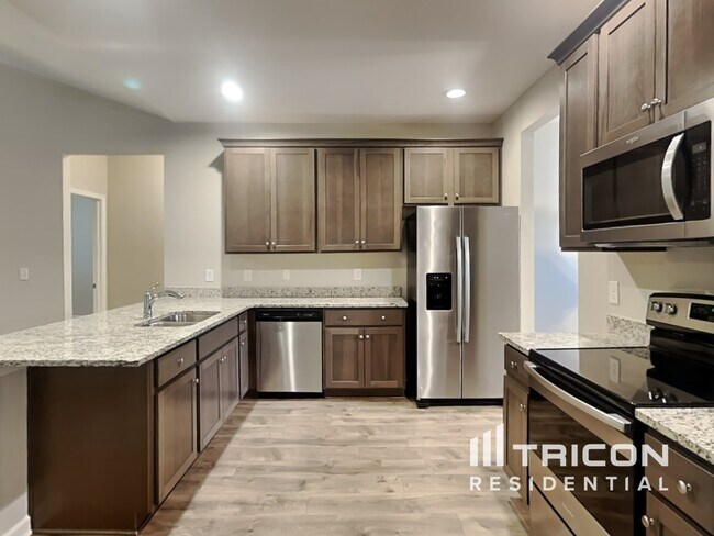 Building Photo - 829 Ellyson Dr