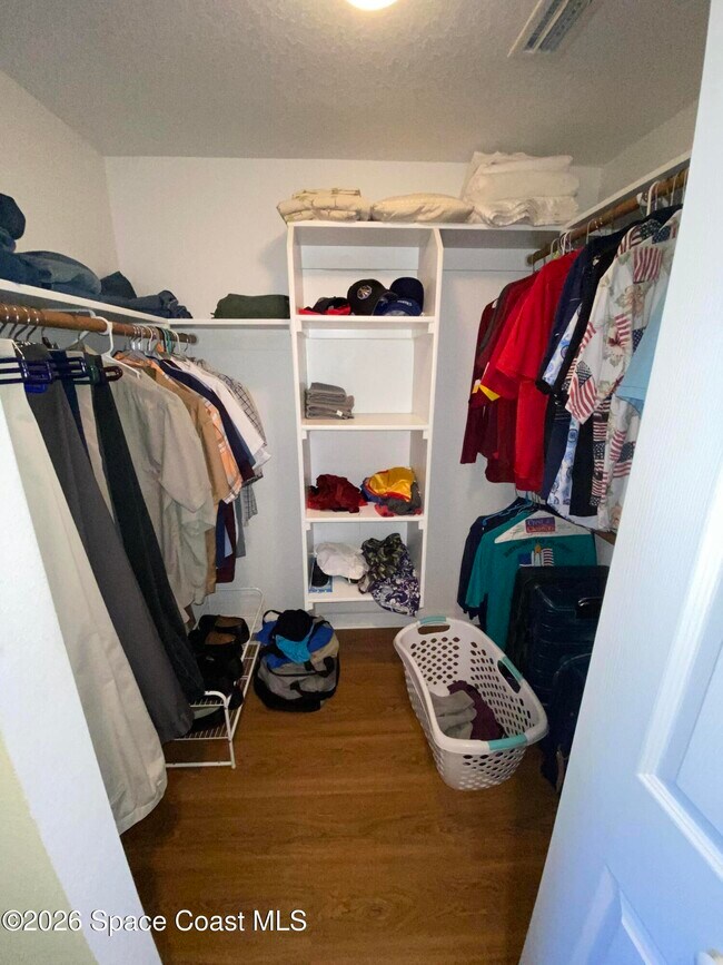 Building Photo - 8951 Lake Dr