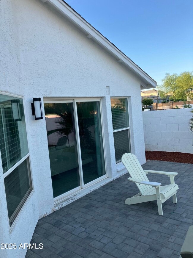 Building Photo - 303 W Fellars Dr