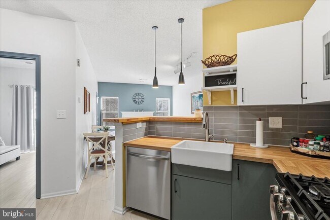 Building Photo - 14317 Climbing Rose Way