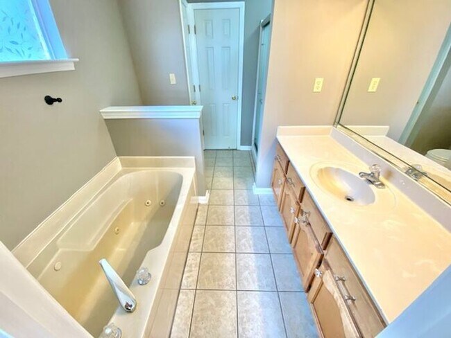 Building Photo - Now Leasing a 3 Bedroom With Bonus Room in Olive Branch