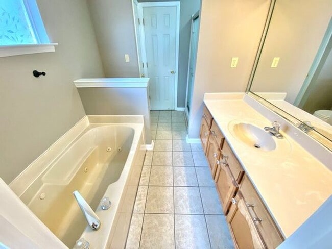 Building Photo - OPEN HOUSE! Now Leasing a 3 Bedroom With B...