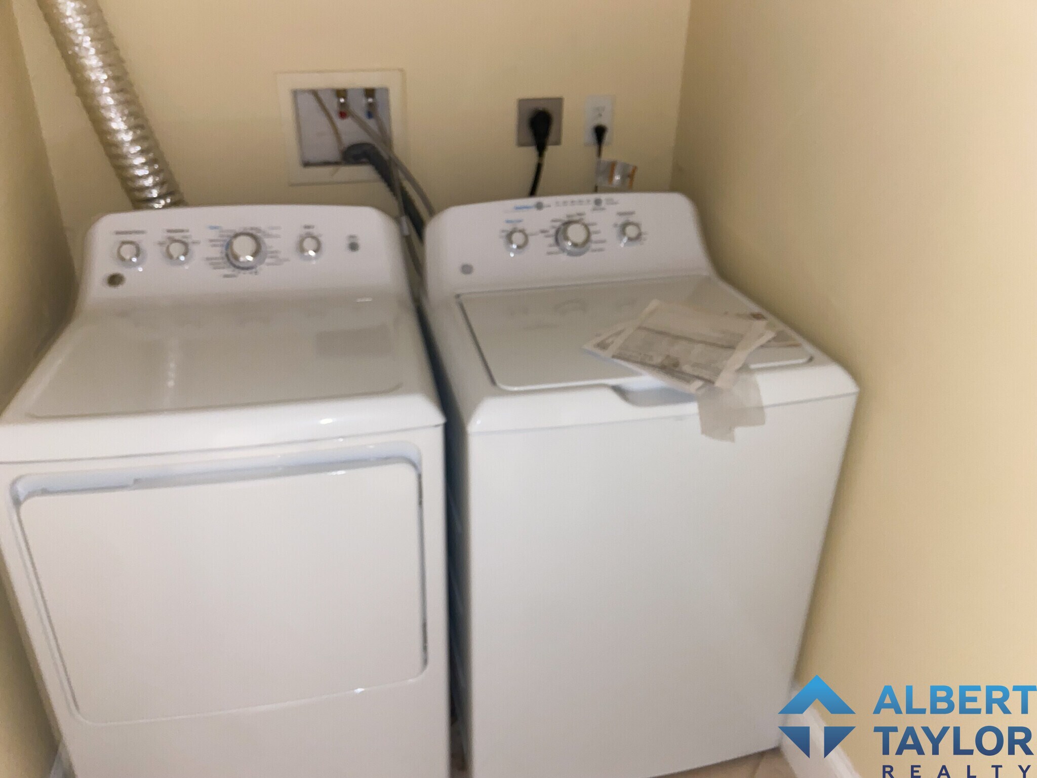 Building Photo - 19 Parker Hill Ave