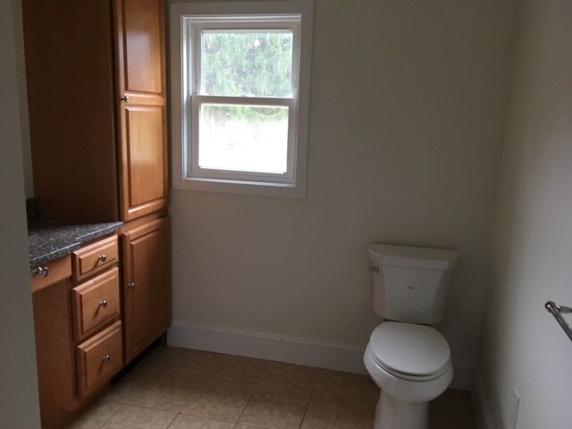 Full Bathroom - 63 Portsmouth Ave