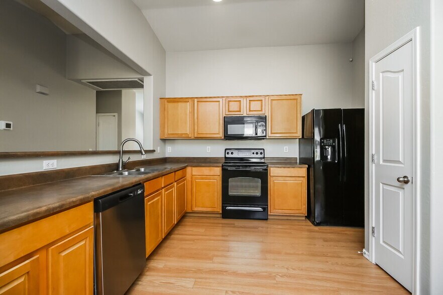 Building Photo - 2942 W Kristina Ave