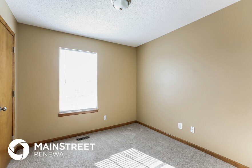 Building Photo - 2300 Valley View W