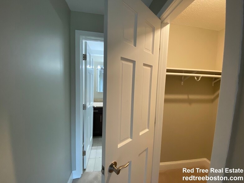 Building Photo - 1111 Beacon St