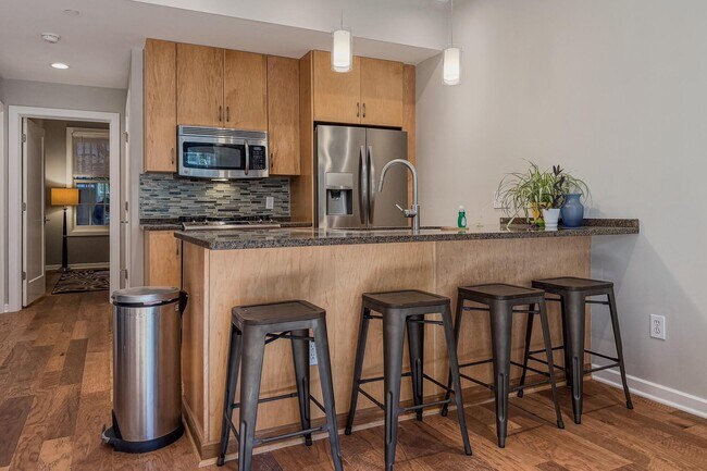 Building Photo - 190 E Gay St