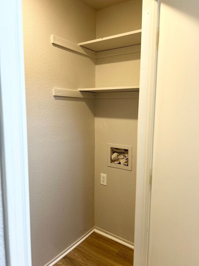 Building Photo - 427 Arnold Ave