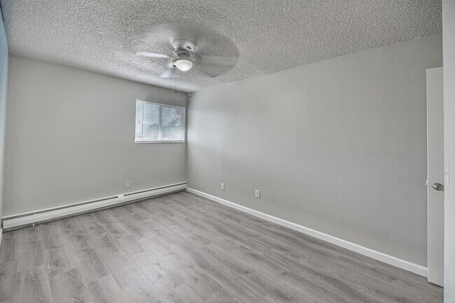 Building Photo - 3604 E Uintah St