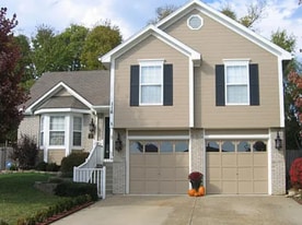 Building Photo - 116 E Sierra Dr