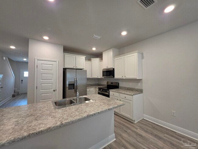 Building Photo - 9011 Golden Eye Dr