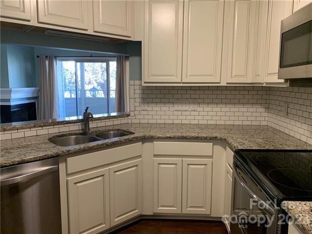 Building Photo - 2519 Stockbridge Dr