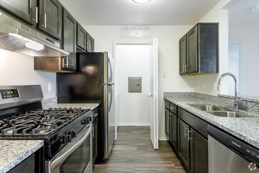 Premium Plus Kitchen - Willow Ridge Apartments