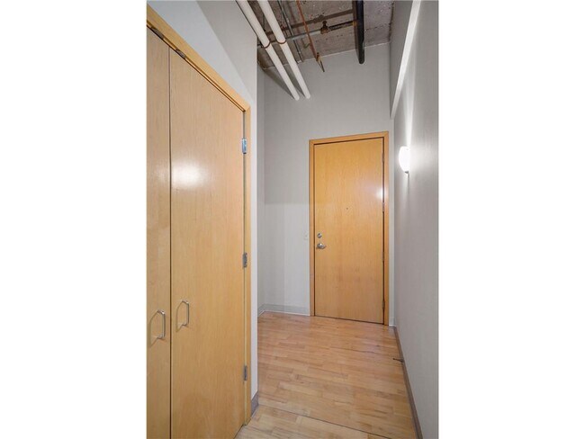 Building Photo - 521 S 7th St