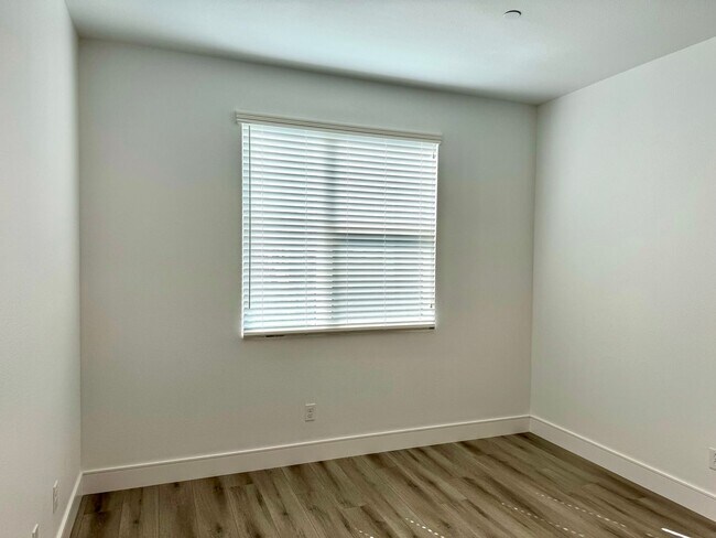 Building Photo - 1628 Tecado Dr