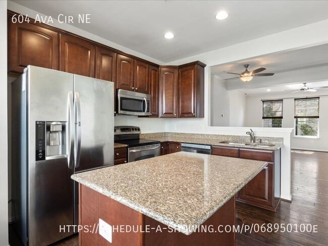 Building Photo - 604 Ava Cir NE