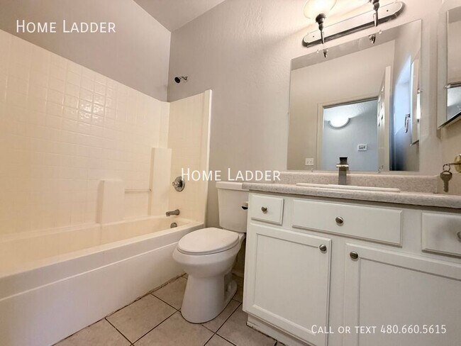 Building Photo - 651 W Fairway Cove Dr