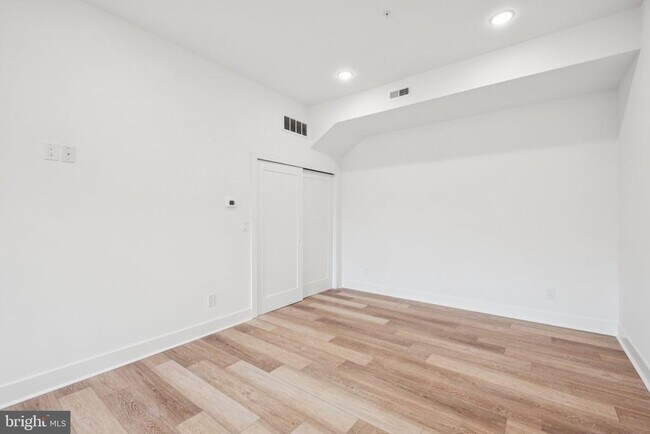 Building Photo - 5034 Florence Ave