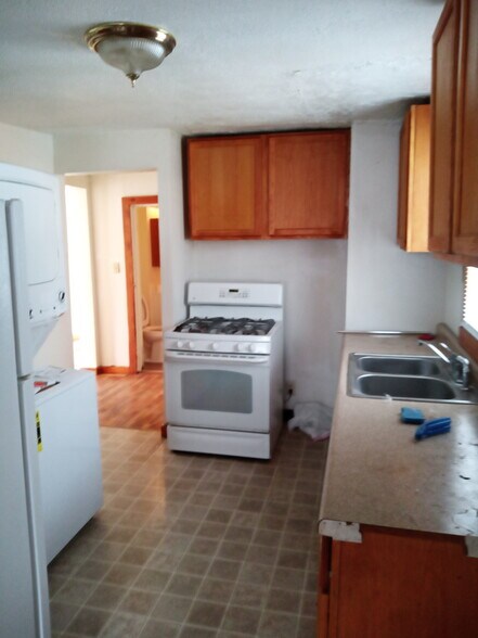 Building Photo - 204 W Ells Ave