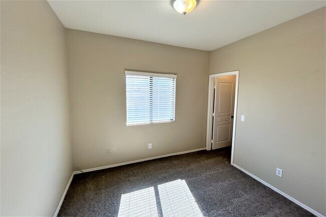 Building Photo - 936 W Carter Rd
