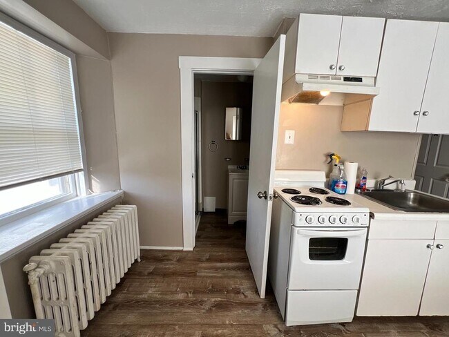 Building Photo - 502 S Main St