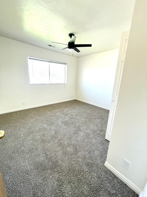 Building Photo - 75 S 725 E