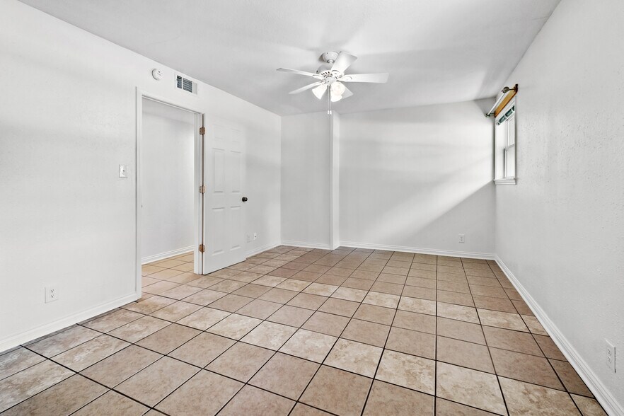 Building Photo - 850 W Kelley St