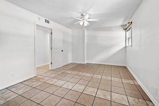 Building Photo - 850 W Kelley St