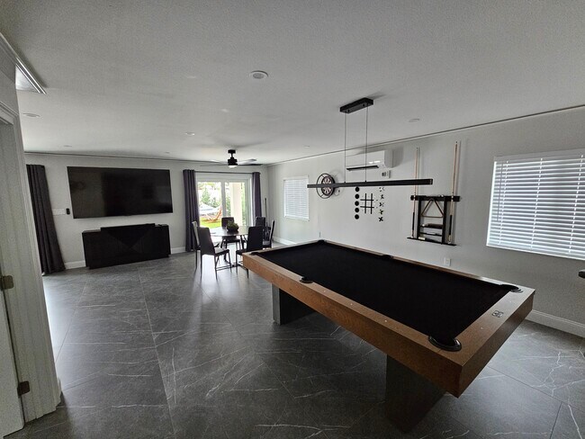 Building Photo - 8797 Rose Way