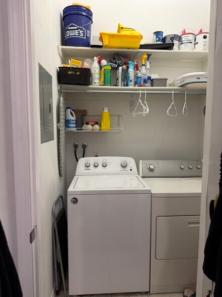 Building Photo - 70 N Main St