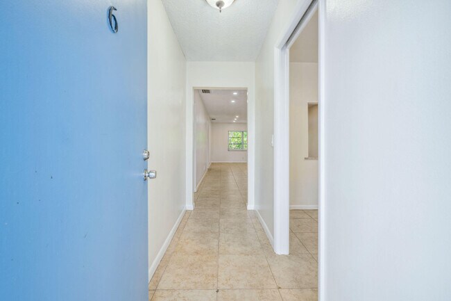 Building Photo - 308 Southwind Ct