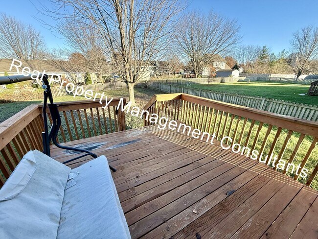 Building Photo - 4 Bedroom with Flexible Living & Modern Charm