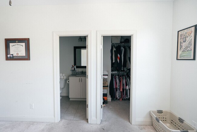 Building Photo - 3855 Academy Dr