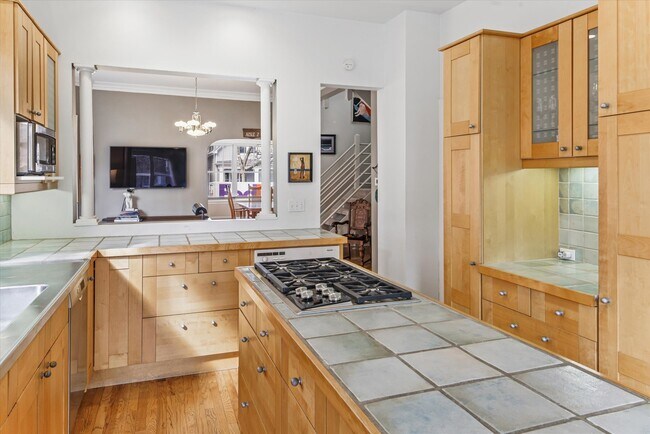 Building Photo - 3135 N Seminary Ave