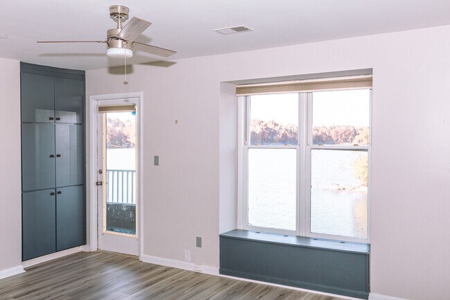 Building Photo - 9808 Emerald Point Dr