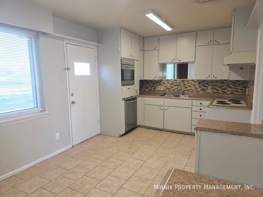 Building Photo - 4610 Storey Ave