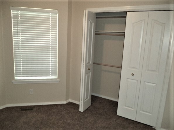 Building Photo - 868 Red Fern Dr