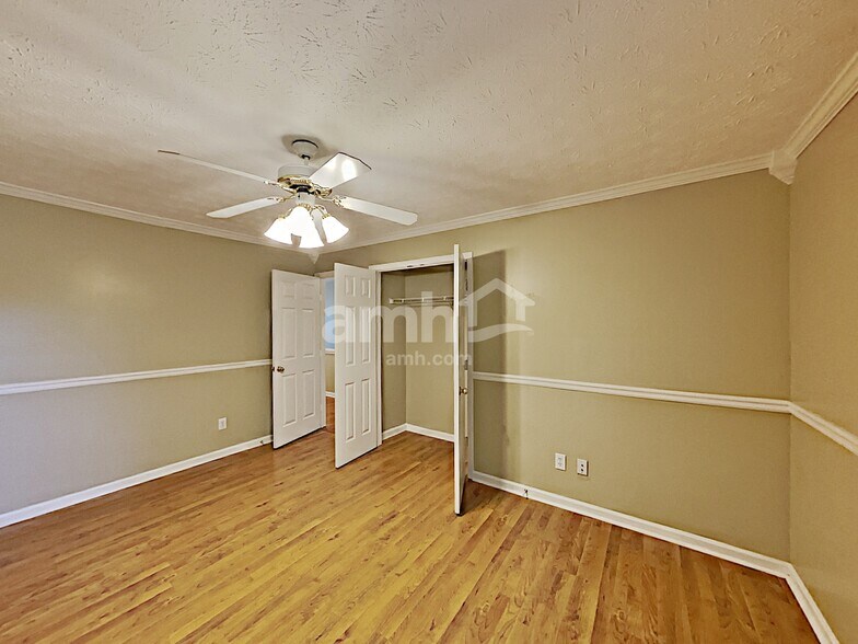 Building Photo - 875 Clairidge Ln
