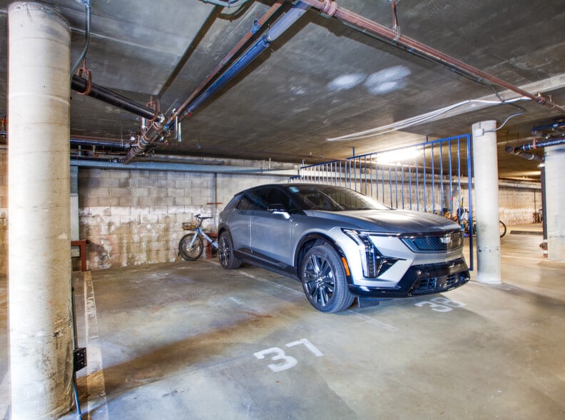 Building Photo - 900 Euclid St