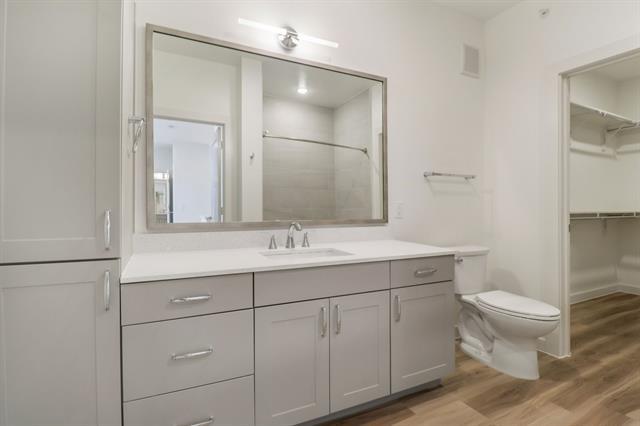 Building Photo - 405 N Ewing Ave