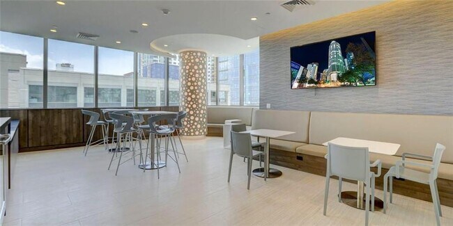 Building Photo - 100 E Las Olas Blvd